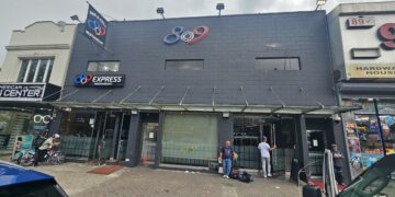 809 Bar & Grill restaurant storefront on Dyckman Street, Inwood, Manhattan