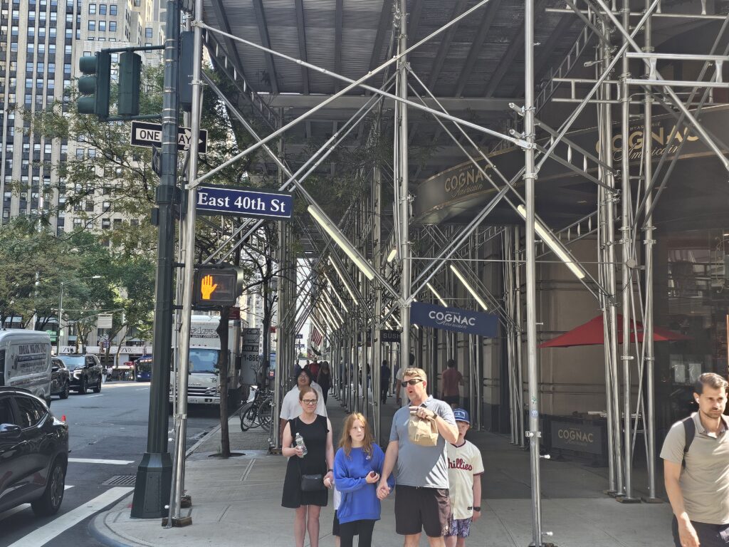 Street corner near Brasserie Cognac Américain on 5th Avenue and 40th Street