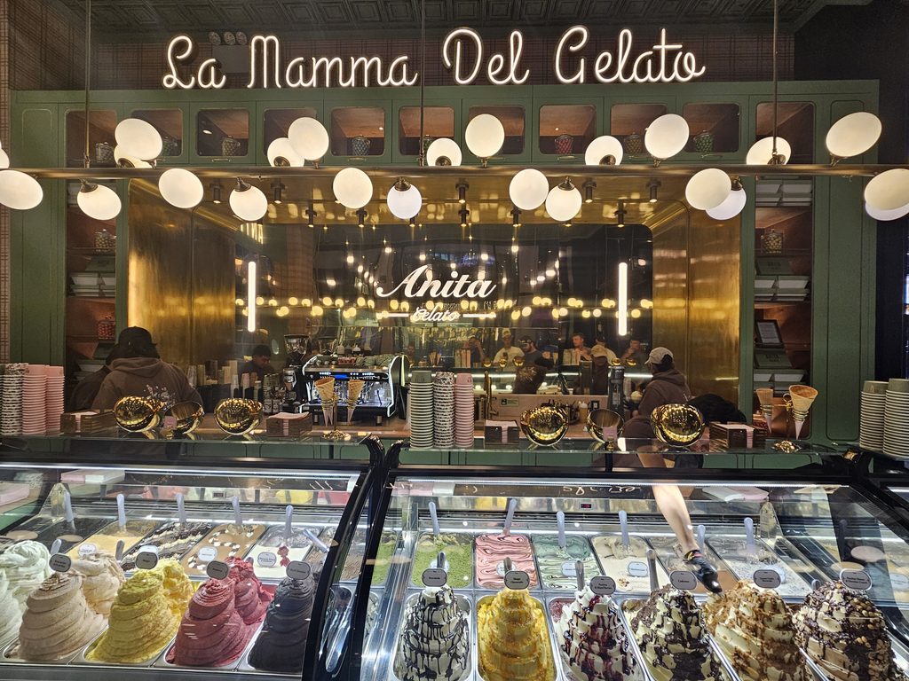 La Mamma Del Gelato sign inside Anita Gelato NYC
