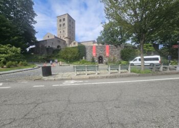 Fort Tryon Park NYC Hudson River overlook with trees and Palisades