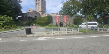 Fort Tryon Park NYC Hudson River overlook with trees and Palisades