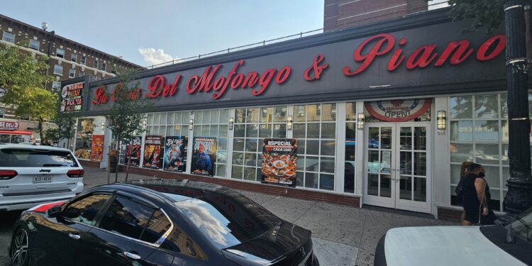 La Casa del Mofongo Piano Bar storefront exterior in Inwood Manhattan