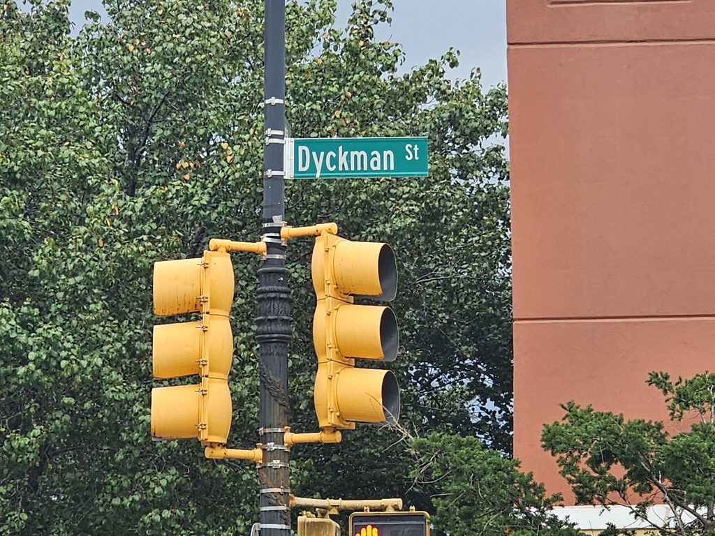 Dyckman Street wayfinding