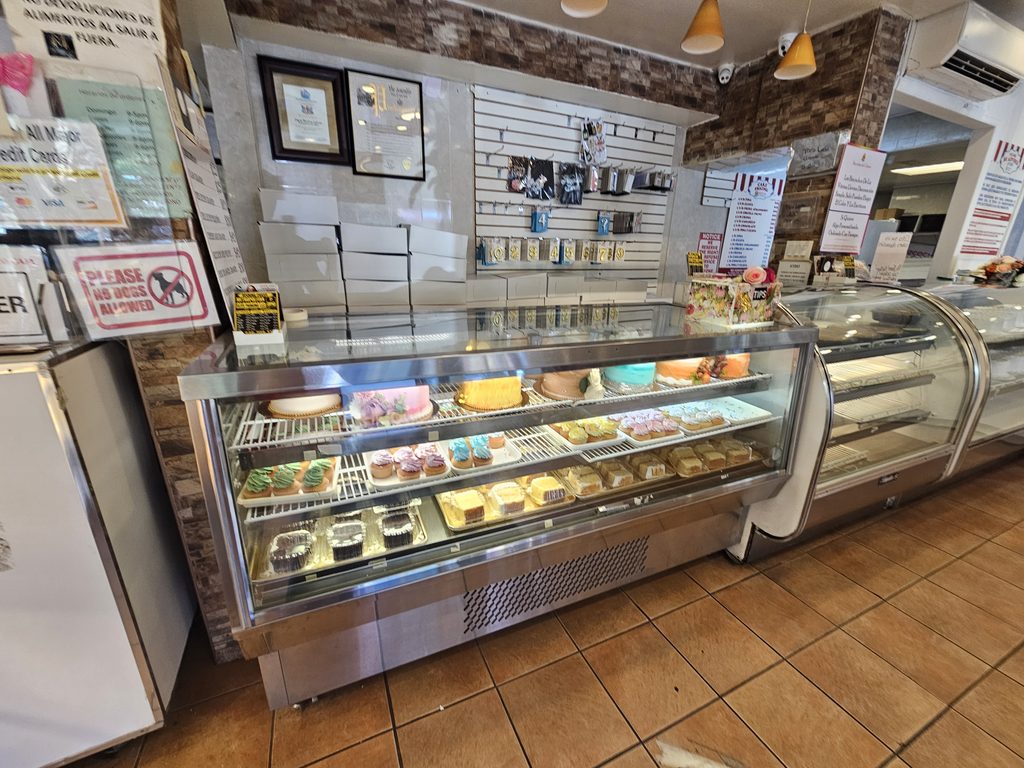 Cake and dessert display inside Bizcocho de Colores Party Supply