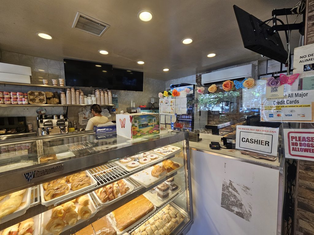 Bakery counter and cake display at Bizcocho de Colores Party Supply
