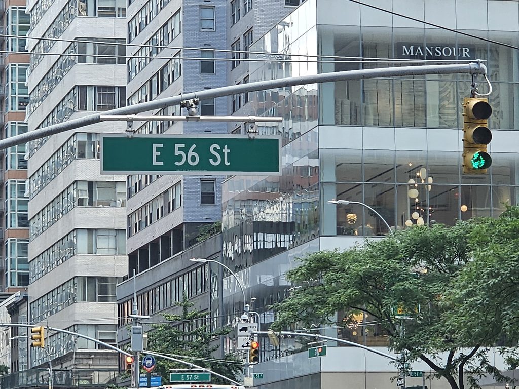 East 56th Street and 3rd Avenue near Cassiano’s Pizza NYC in Midtown East